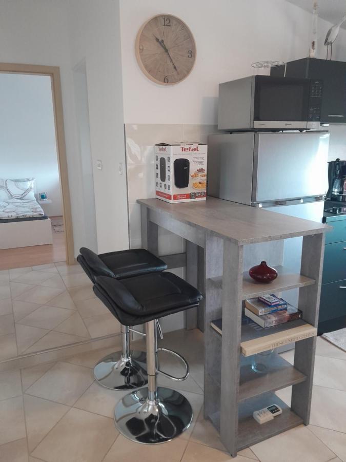 Caliente Apartments Vir B Екстериор снимка