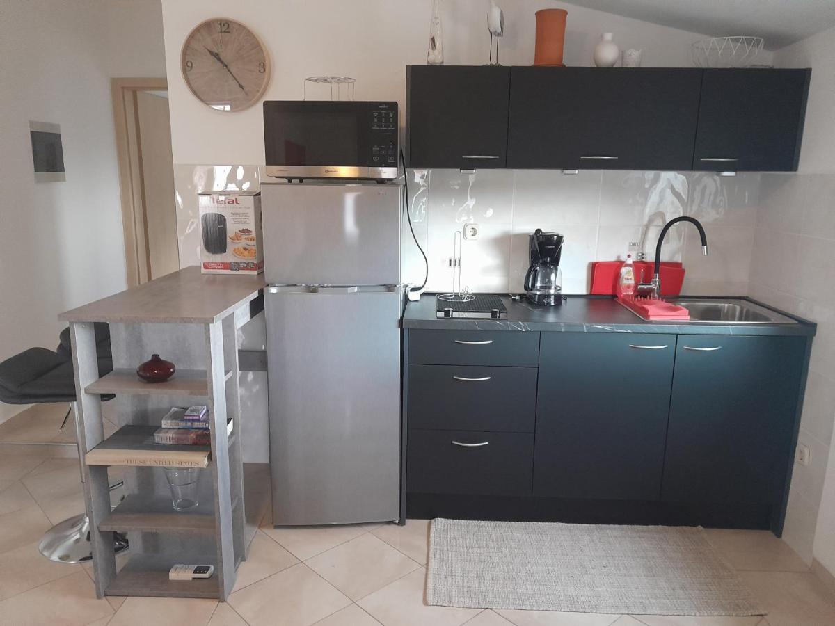 Caliente Apartments Vir B Екстериор снимка
