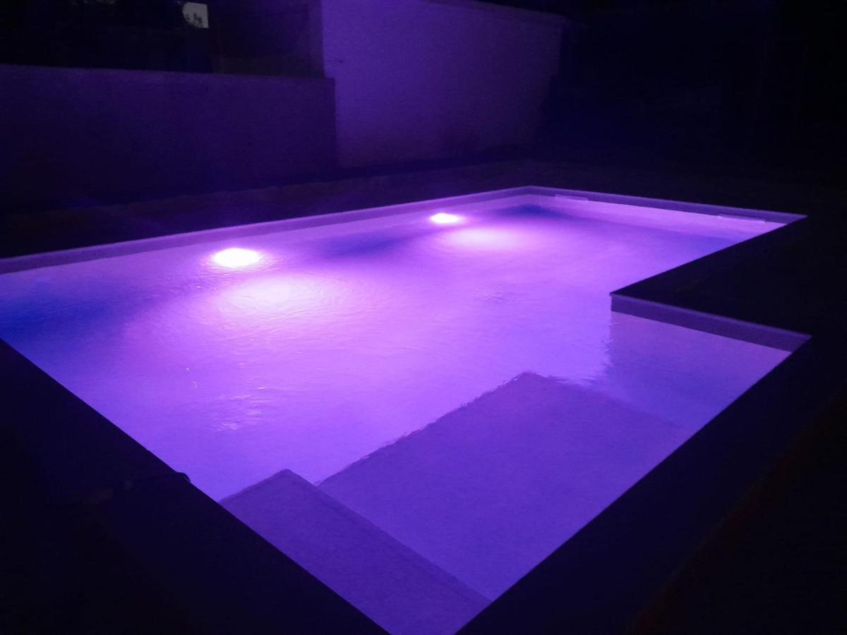 Caliente Apartments Vir B Екстериор снимка