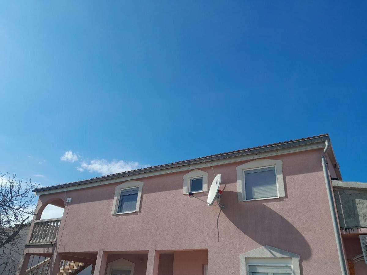 Caliente Apartments Vir B Екстериор снимка